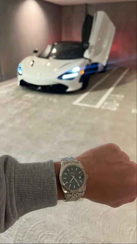 Luxury Life Aesthetic, Wealthy Lifestyle Luxury, Tmax Yamaha, Rich Cars, Mens Luxury Lifestyle, Nissan Gtr R35, Wealthy Lifestyle, Gold Watch Men, Rich Lifestyle