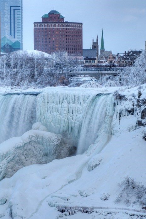 Frozen Niagara Winter Szenen, Snow Scenes, Winter Wonder, Beautiful Waterfalls, City Streets, Winter Scenes, Amazing Nature, Beautiful World, Niagara Falls