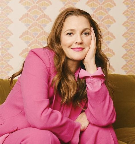 drew barrymore Drew Barrymore Hair, Drew Barrymore Style, Soft Smile, Books For Moms, Influential Women, Style Muse, Drew Barrymore, Celebrity Look, Woman Crush