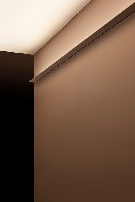 superstudio057M Indirect Ceiling Lighting, Ceiling Uplight, Architectural Wall, Up Lighting, Architectural Lighting Design, Corridor Lighting, Modern Villa Design, Cove Lighting, Ceiling Detail