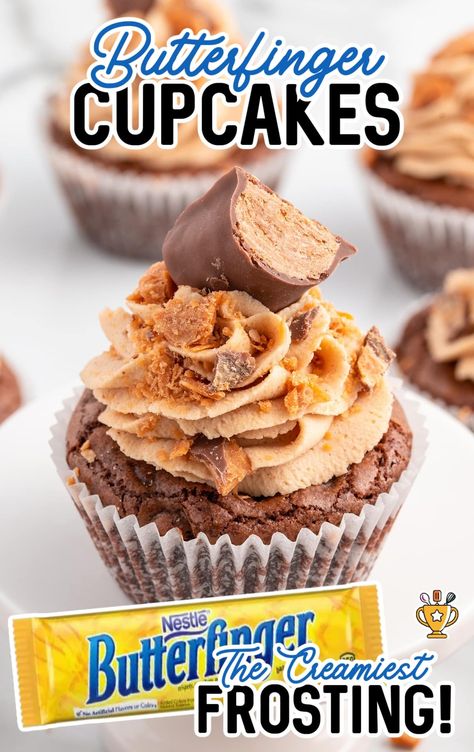 Whip up these Butterfinger Cupcakes with chocolate, peanut butter, and crunchy Butterfinger pieces. Perfect for parties or any occasion! Butterfinger Buttercream Frosting, Butterfinger Cupcakes Recipe, Butterfinger Icing, Butterfinger Cupcakes, Butter Finger Dessert, Flavored Cupcakes, Butterfinger Cake, Cupcakes With Chocolate, Pinky Girl