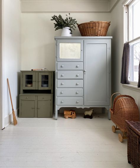 1906 Farmhouse, Kids Armoire, Family Farmhouse, Kids Rooms Inspo, Home Quotes, Saint Paul Minnesota, Winter Decoration, Shared Room, Old Farmhouse