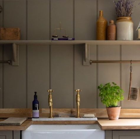 The English Panelling Co. on Instagram: "Our Georgian Wall Panelling looking beautiful in this room created by @our.oastbarnfarm #wallpanelling #kitchendesign #kitchenwall #kitchenwalldecor #oasthouse #panelling #panellingwalls #panelledwalls" Green Grid, Grid Panel, Wall Panelling, Wall Kitchen, Kitchen Wall Decor, Kitchen Wall, The English, Wall Paneling, Kitchen Design