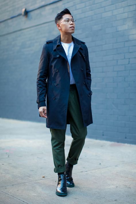 mens trench coat street style Navy Coat Street Style, Navy Trench Coat Outfit, Coat Outfit Men, Trench Coat Outfit Spring, Trench Coat Street Style, Mens Summer Fashion Beach, Long Coat Men, Mens Fashion Coat, Winter Coat Outfits