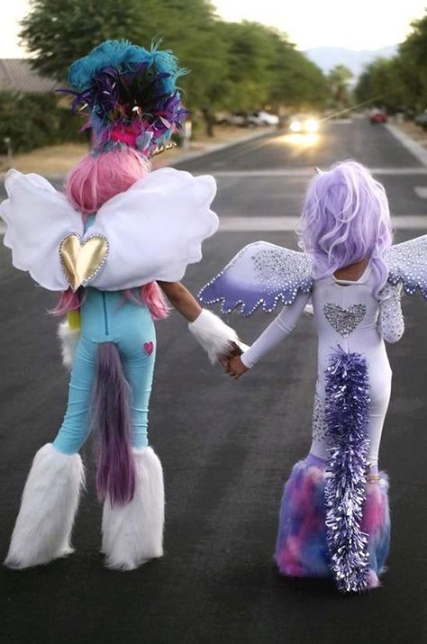 DIY My Little Pony Halloween Group Costume Idea Diy Unicorn Costume, Karneval Diy, Unicorn Costume Kids, Unicorn Halloween Costume, My Little Pony Costume, Unicorn Halloween, Unicorn Costume, Group Halloween Costumes, Halloween 2017