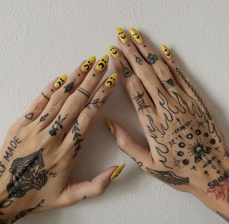 Mood Nails, Girl Finger Tattoos, A Small Tattoo, Small Wave Tattoo, Tattoo Uk, Hand And Finger Tattoos, Skeleton Hand Tattoo, Hand Tattoos For Women, Cool Small Tattoos