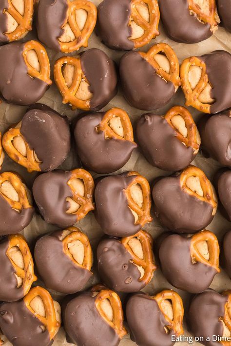 Peanut Butter Pretzel Bites - Eatingonadime.com Make Pretzels, Pretzel Chocolate Bites, Peanut Butter Recipes Easy, Peanut Butter Pretzel Bites, Pumpkin Pretzels, Thanksgiving Chocolates, Peanut Butter Filled Pretzels, Skippy Peanut Butter, Cookie Recipes Decorating