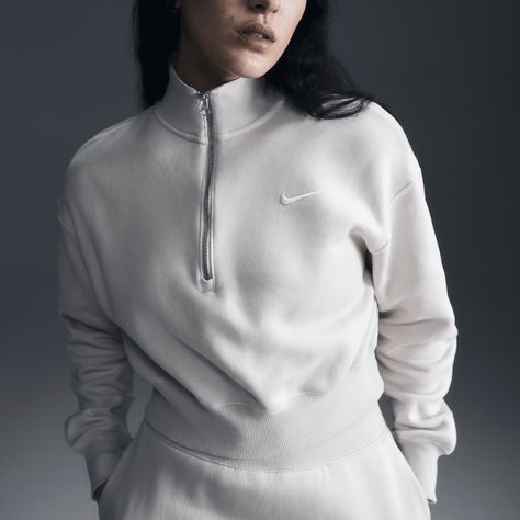 2024 Photoshoot, Nike Sportswear Phoenix Fleece, Luxury Loungewear, Loungewear Luxury, Nike Sweatshirts, Cropped Sweatshirt, Women Lifestyle, Sportswear Women, Crop Sweatshirt