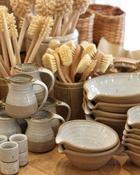 Ceramic Market Stall, Natural House, Pottery Display, Ceramic Store, Pottery Projects, Retail Store Interior Design, Ceramics Studio, Farm Store, Retail Store Interior