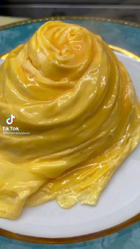 amazing nel 2022 Omurice Recipe, Creative Videos, An Egg, Food Obsession, Diy Food, Best Foods, Food Videos, Breakfast Brunch, Breakfast Recipes