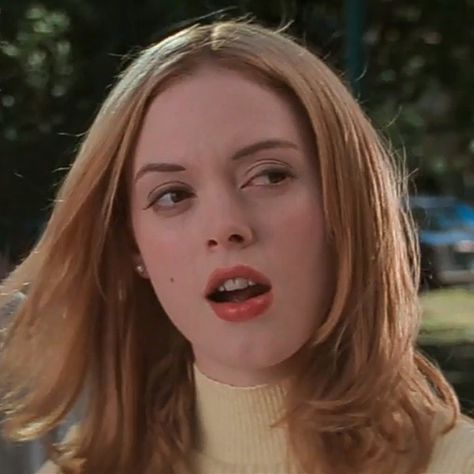 scream (1996) Rose Mcgowan Scream, Tatum Riley, Scream Actors, Scream Characters, Scream 1996, Scream Cast, Scream 1, Scream 3, Scream Halloween