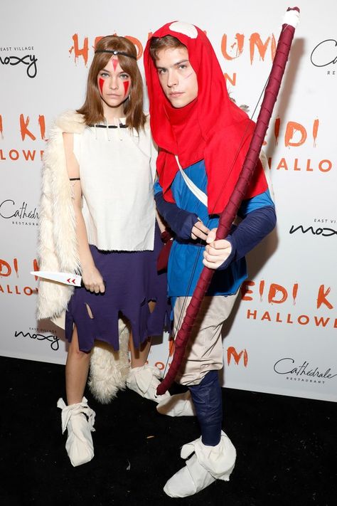 Barbara Palvin and Dylan Sprouse as Princess Mononoke's San and Ashitaka Princess Mononoke Characters, Barbara Palvin And Dylan Sprouse, Celebrity Fancy Dress, Best Celebrity Halloween Costumes, Fancy Dress Halloween Costumes, Celebrity Halloween, Easy Cosplay, Duo Costumes, Mars Attacks