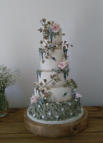 Enchanted Forest Cake, Enchanted Forest Quinceanera Theme, Enchanted Forest Quinceanera, Ribble Valley, Quince Cakes, Quince Cake, Quince Themes, Chocolate Lollies, Bridal Cake