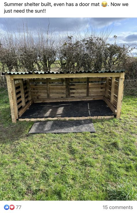 Pallet Goat Barn, Calf Shelter Ideas, Shelter For Deer, Pallet Goat Fence, Pallet Sheep Shelter, Cow Shelter Ideas Cheap, Diy Calf Shelter, Pallet Animal Shelter, Goat Pallet Shelter