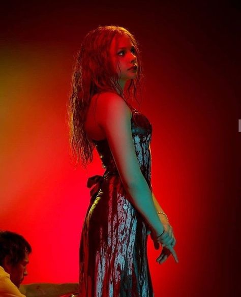 Carrie White Aesthetic 2013, Carrie Halloween Photoshoot, Carrie Dress Horror, Carrie Aesthetic 2013, Carrie White 2013, Carrie Movie 2013, Carrie Remake, Single Costumes, Carrie Halloween