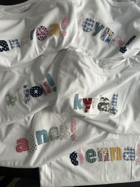 Patchwork Tshirt, Senior Year Fun, Patchwork Tee, Clothes Embroidery Diy, Name Shirts, Patchwork Clothes, Cute Sewing Projects, Patchwork Shirt, Patchwork Top