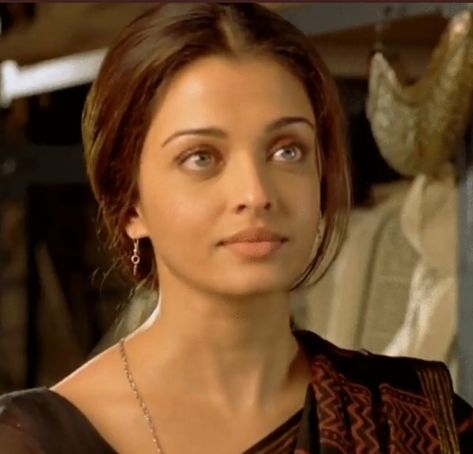 Aishwarya Rai No Makeup, Aishwarya Rai 2000s, Aishwarya Rai Devdas, Aishwarya Rai Without Makeup, Aishwarya Rai Makeup, Aishwarya Rai Pictures, Rani Mukherjee, Bollywood Outfits, Brooke Shields