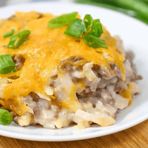 Hamburger and Hash Brown Casserole is a blend of cheese, hashbrowns & beef, and takes just 15 minutes to prep the best weeknight dinner. Cheese Hashbrowns, Copycat Drink Recipes, Campbells Soup Recipes, Hashbrown Casserole Recipe, Healthy Egg Recipes, Hamburger Casseroles Recipes, Veal Recipes, Ground Beef And Potatoes, Breakfast Bread Recipes