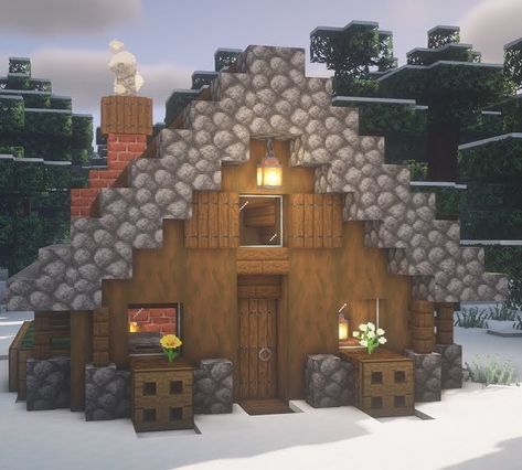 Minecraft Snowy Taiga House, Tiaga Biome House Minecraft, Minecraft Taiga Village Ideas, Snowy Taiga Minecraft House, Small Cabin Minecraft, Small Minecraft Cabin, Taiga Biome House Minecraft, Spruce Log Cabin Minecraft, Minecraft Small Log Cabin