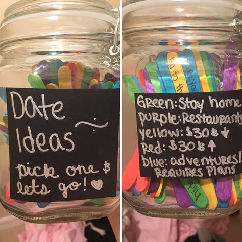 125 colored popsicle sticks-$5. Mason jar-$4. 100 date ideas! Romantic Boyfriend Birthday Ideas, 100 Date Ideas, Diy Valentine Gifts For Boyfriend, Selamat Hari Valentine, Romantic Gifts For Boyfriend, Date Night Jar, Valentines Bricolage, Valentines Date Ideas, Romantic Boyfriend