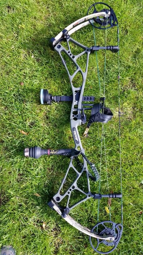 Bow Hunting Quotes, Bear Bows Archery, Mounted Archery Horses, Bow Hunting Tips, Bear Archery, Bow Hunting Accessories, Bow Rack, Bow Hunting Deer, Hoyt Recurve Bow