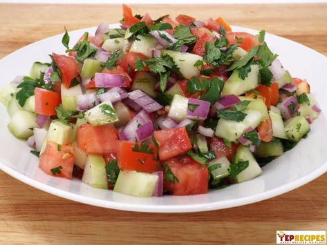 Afghan Salad: A simple salad made up of tomatoes, cucumber, onion, cilantro, and lemon juice. #yeprecipes Tomato Cucumber Salad, Cucumber And Tomato, Paleo Salad Recipes, Paleo Salads, Tomato Cucumber, Cucumber Recipes Salad, Summer Salad Recipes, Eat Real Food, Idee Pasto Sano