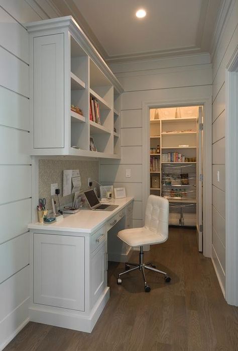 A kitchen hallway leading to the pantry boasts open shelving suspended over a built in desk with a fabric pin board backsplash paired with a white tufted leather work chair. Studio In Casa, Kitchen Desk Areas, Office Pantry, Kitchen Ideas For Small Spaces, Kitchen Desks, Small Home Offices, Office Nook, Kitchen Pantry Cabinets, Desk Areas