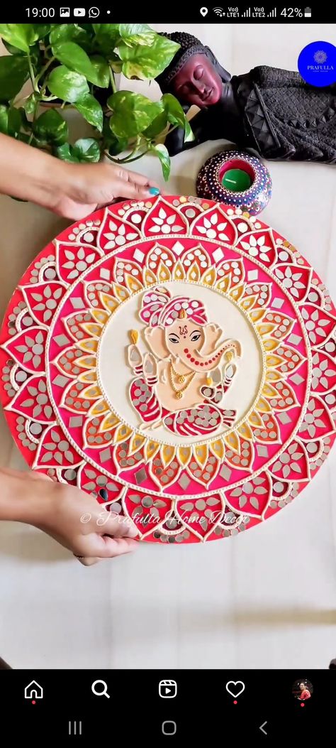 Mandir Mandala Art, Lipan Art Ganpati, Ganpati Lippan Art Mirror, Shiv Parvati Lippan Art, Lipan Art Ganesha, Ganpati Bappa Lippan Art, Beautiful Lippan Art, Unique Lippan Art Design, Shiv Ji Lippan Art