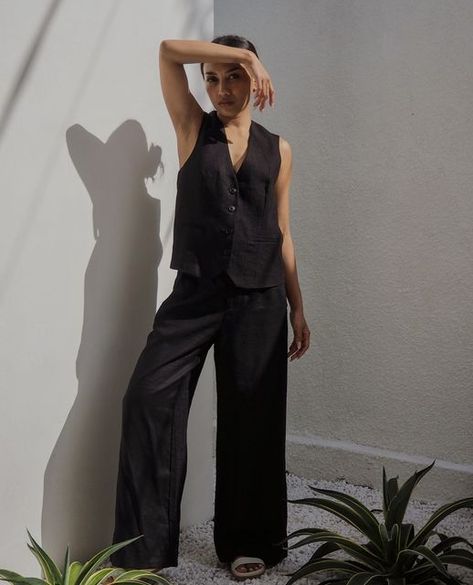 Linen Vest And Pants, Black Linen Waistcoat, Black Linen Suit For Women, Linen Waistcoat Woman, Black Linen Vest Outfit, Linen Beach Outfits, Black Linen Suit, Linen Outfit Summer, Linen Suits Women