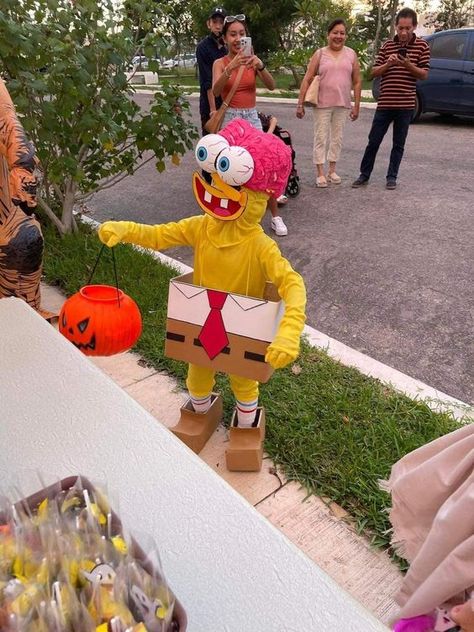 Spongebob Halloween, Spongebob Costume, Halloween Parejas, Spongebob Birthday Party, Clever Halloween, Spongebob Party, Halloween Memes, Spongebob Birthday, Clever Halloween Costumes