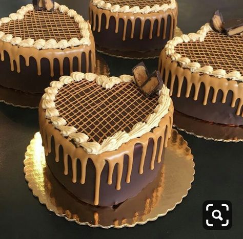 Shaped Cakes, Chocolate Cake Designs, Mini Torte, Simple Cake Designs, Chocolate Cake Decoration, Heart Shaped Cakes, Cake Decorating Frosting, Cake Decorating Videos, Cake Decorating Designs