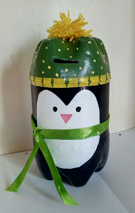 Money bank with plastic bottles Piggy Bank Diy, Outing Ideas, Recycle Design, Bank Design, Money Bank, Kindergarten Crafts, Diy Art Projects, Coin Bank, Money Saver