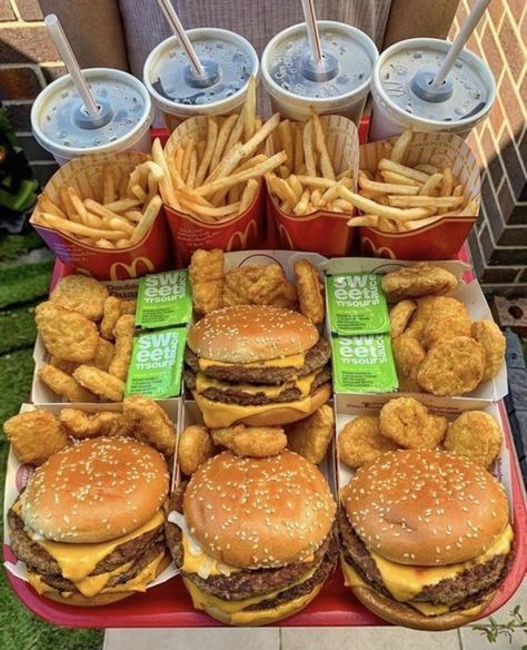 Best Fast Food, Junk Food Snacks, Food Babe, Delicacy Food, Food Therapy, Yummy Comfort Food, Think Food, Food Obsession, Interesting Food Recipes