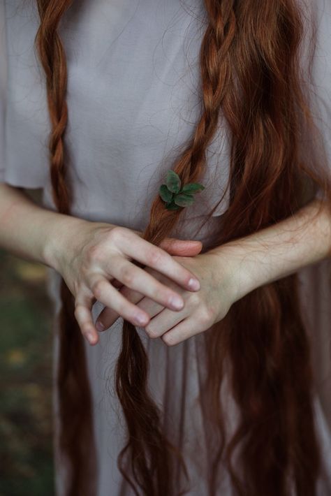 Irish Women, Tauriel, Fairytale Photography, Blue Aesthetic Pastel, Estilo Hippie, Ginger Girls, Hair Aesthetic, Long Red Hair, Witch Aesthetic