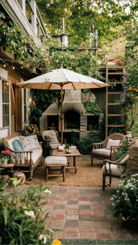 Cozy Outdoor Patio, French Country Patio, Garden Sitting Areas, Patio Decor Ideas, French Patio, Rustic Patio, Outdoor Sitting Area, Eagle Rock, Vintage Lanterns