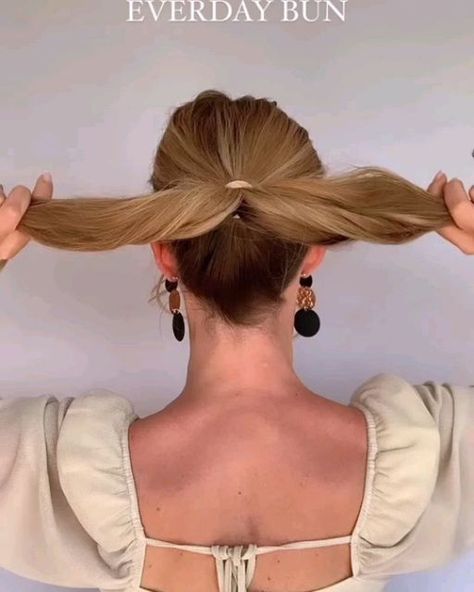 Stylish Hair Styles For Long Hair, Long Hair Styles Women, Simple Updos For Long Hair, Simple Bun Hairstyles, Sandy Hair, Hairstyle Video, Easy Bun Hairstyles For Long Hair, Natural Hair Tutorials, Hair Instagram