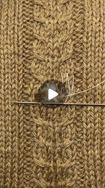 Invisible Mending Tutorials, Knit Mending, Invisible Mending, Sashiko Mending, Visible Mending, Repair Clothes, Knitting Techniques, Tips Tricks, Knitting Stitches