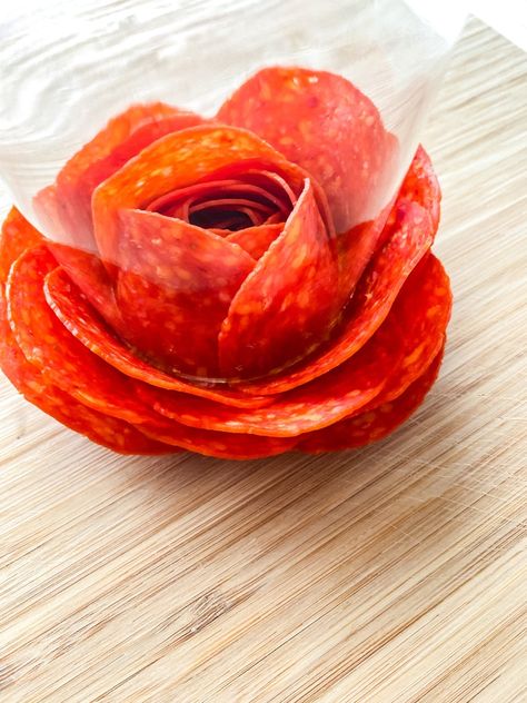 Charcuterie Board Rose, Meat Roses, Meat Flowers, Charcuterie Board Meats, Charcuterie Meats, A Charcuterie Board, Gourmet Cheese, Charcuterie Inspiration, Sliced Meat