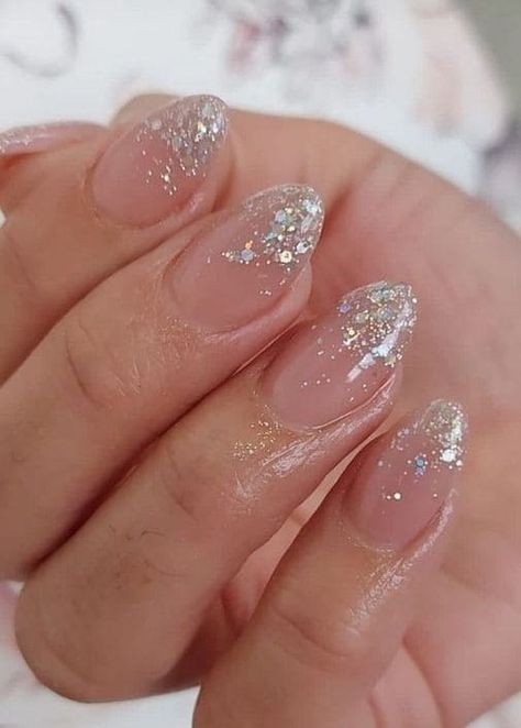 new years nails: glitter ombre Silver Glitter Ombre Nails Almond, Winter Sparkle Nails, Gold Sparkle Nails, Glitter Fade Nails, Iridescent Nail Polish, New Years Nail Art, Ombre Manicure, Glitter Manicure, Classy Nail Designs