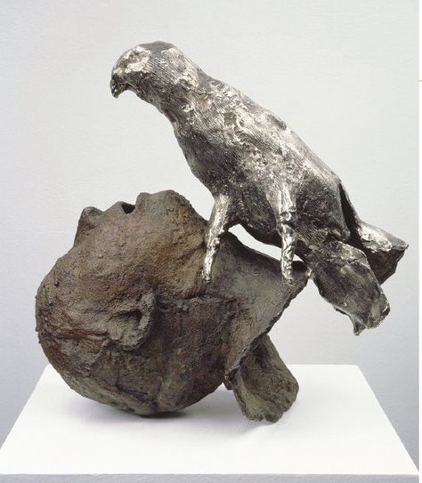 Int Sculpture Center on Twitter: "Kiki Smith is most well-known for her depictions of the human form ranging in size, material and subject matter. Kiki Smith's work can be seen at Haus der Kunst through June 3, 2018. Photo: Kiki Smith, Head with Bird. https://t.co/Bb8dQG7t8Y" / Twitter Kiki Smith Drawings, Kiki Smith, Walker Art Center, Whitney Museum, Art Walk, Sculpture Installation, Black Bird, Female Artists, American Art