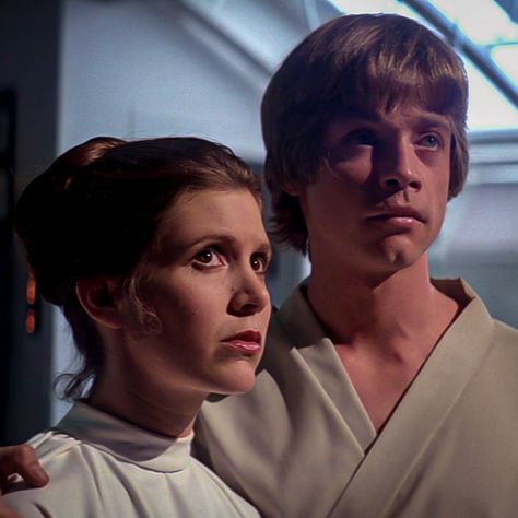 Mark Hamill And Carrie Fisher, Luke Skywalker And Princess Leia, Mark Hamill Carrie Fisher, Luke Leia, Star Wars The Empire, Leia Star Wars, Empire Strikes Back, Mark Hamill, The Empire Strikes Back