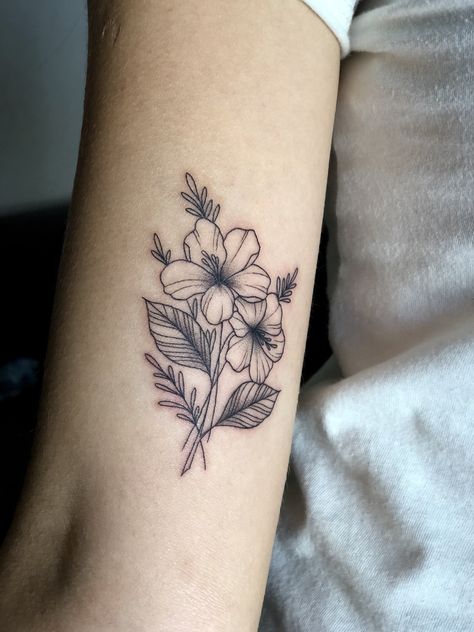 Hawaii Tattoo Small Hawaiian Flowers, Leilani Flower Tattoo, Leilani Tattoo, Small Hawaiian Flower Tattoos, Hawaii Flower Tattoos, Tropical Flower Tattoos, Hawaii Tattoo, Hawaiian Flower Tattoos, Mum Tattoo