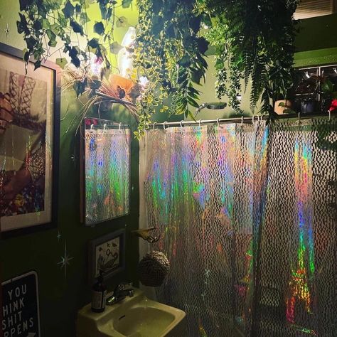 Witch Bathroom Ideas, Iridescent Bathroom Decor, Trippy House Aesthetic, Cozy Bathroom Lighting, Trippy Bathroom Decor, Trippy Apartment Decor, Trippy Bathroom Ideas, Trippy Home Decor, Party Bathroom Aesthetic