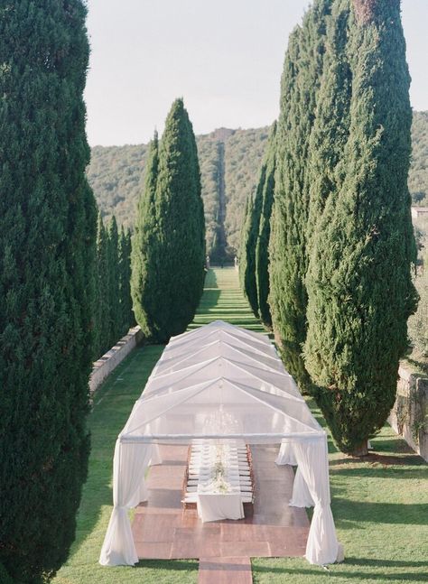 White Wedding Table Decor, Villa Cetinale, Elegant Wedding Centerpiece, Romantic Wedding Receptions, Martha Weddings, Elegant Wedding Reception, Luxury Destinations, Luxury Destination Wedding, Destination Wedding Venues