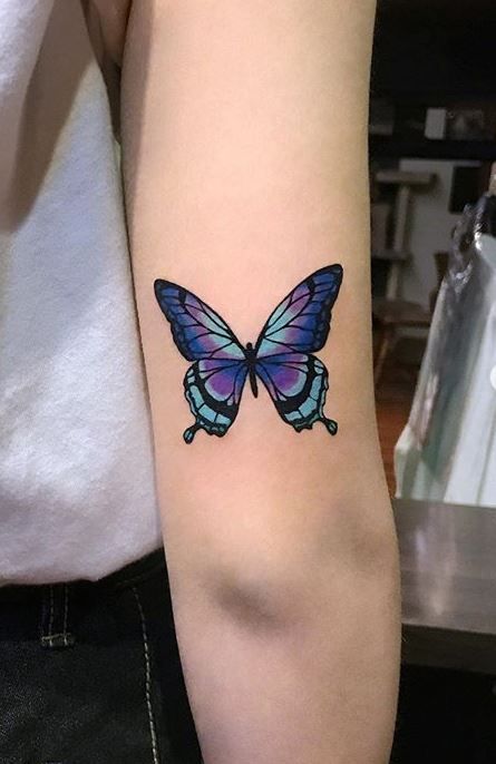 #butterflytattoo #butterflytattoodesigns Realistic Butterfly Tattoo, Purple Butterfly Tattoo, Colorful Butterfly Tattoo, Butterfly Tattoos On Arm, Blue Butterfly Tattoo, Purple Tattoos, Butterfly Tattoo Meaning, Tattoos Infinity, Butterfly Tattoos For Women