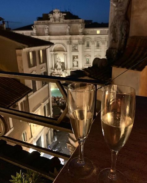 7 Of The Best Hotel Bars In Rome – Big 7 Travel Guide Hotel Adriano, Rome Luxury, Hotel Bars, Sophisticated Decor, Skyline View, Trevi Fountain, Leather Bar, Hotel Bar, Romantic Evening