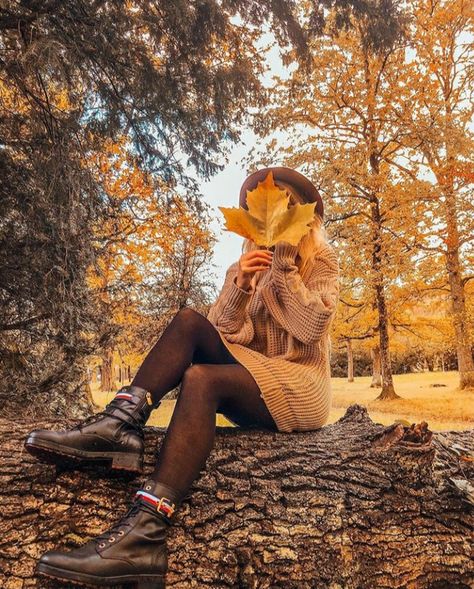 Autumn Photography Portrait, Fall Couple Pictures, Fall Photoshoot Ideas, Portret Feminin, Fall Photo Shoot Outfits, Yellow Autumn, Fall Shoot, Fall Portraits, Shotting Photo