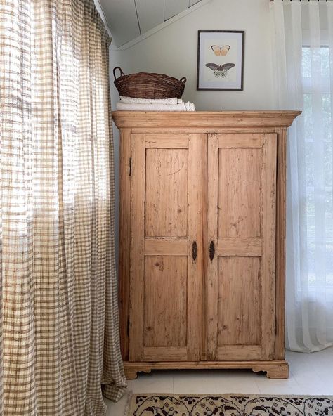 Slow Living Bedroom, Armoire In Nursery, Armoire Decor, Spontaneous Trips, Tent Living, Wooden Closet, Home Decor Color, Minimalism Interior, So Nice