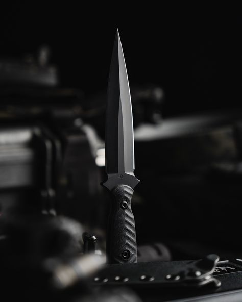 Black Knife Aesthetic, Knife Aesthetique Dark, Knife Photography, Ornate Dagger, Obsidian Knife, Villain Character, Military Knife, Cursed Child, Draco Malfoy