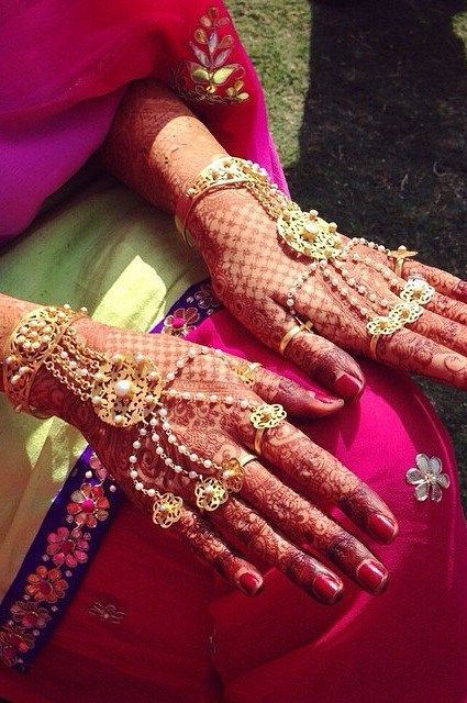 Haath Phool, Hand Harness, Finger Hands, Indian Accessories, Five Fingers, Delicate Chain, Traditional Indian, Ring Bracelet, Adjustable Rings